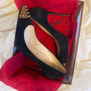Christian Louboutin black suede geopumps with bronze specchio toe